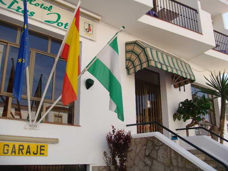 Tres Jotas Conil Hotel 2*